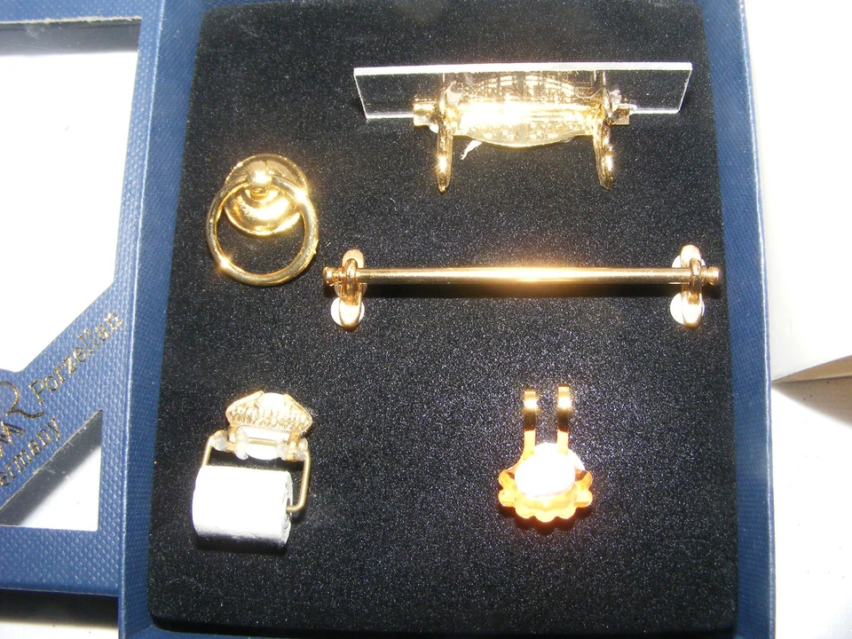 Reutter Porzellan Dollhouse Furniture Bathroom Accessories - Image 2 of 2