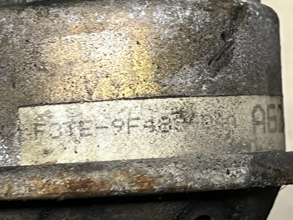 Válvula EGR 1982-1996 Ford F-150 F-250 Bronco 302 351 W 5,0 5,8 L OEM F3TE-9F Foto 2 de 3