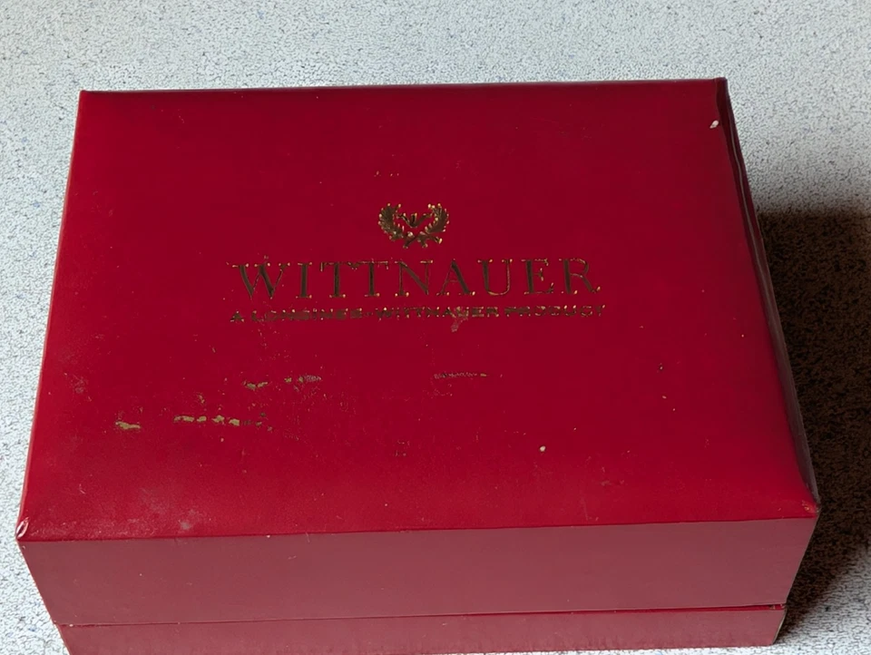 CAJA DE RELOJ DE PRESENTACIÓN LONGINES WITTNAUER DE COLECCIÓN CON CARCASA DE ALMEJA ROJA Y DORADA ~ SOLO CAJA  Foto 4 de 4