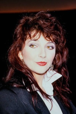 Kate Bush promoting her new album Hounds of Love at London Planeta- Old Photo 7