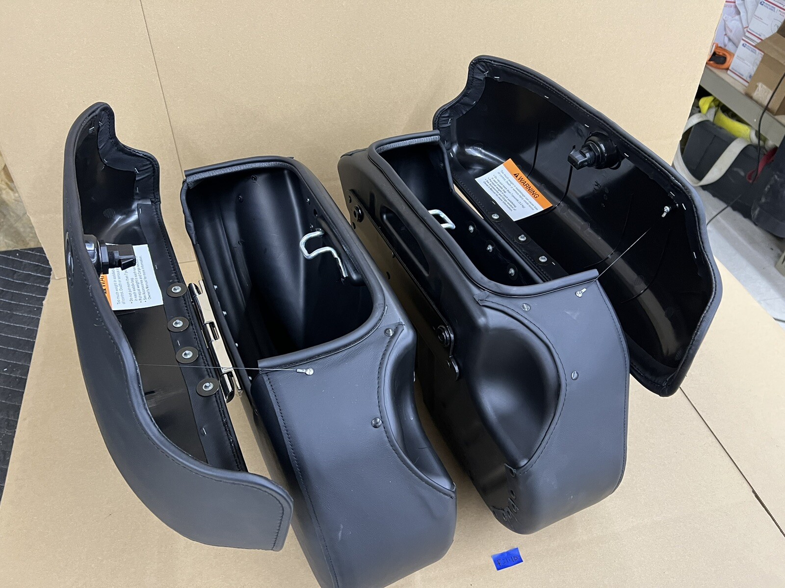 Genuine HarleyDavidson Dyna Rigid Leather Saddlebags 9161509A No Keys