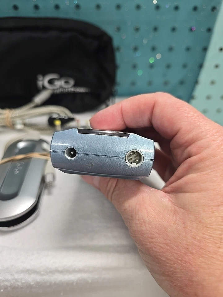 Paquete original iGo Everywhere 273-1785 con punta iGo, adaptador de carga para automóvil, bolsa Foto 4 de 4