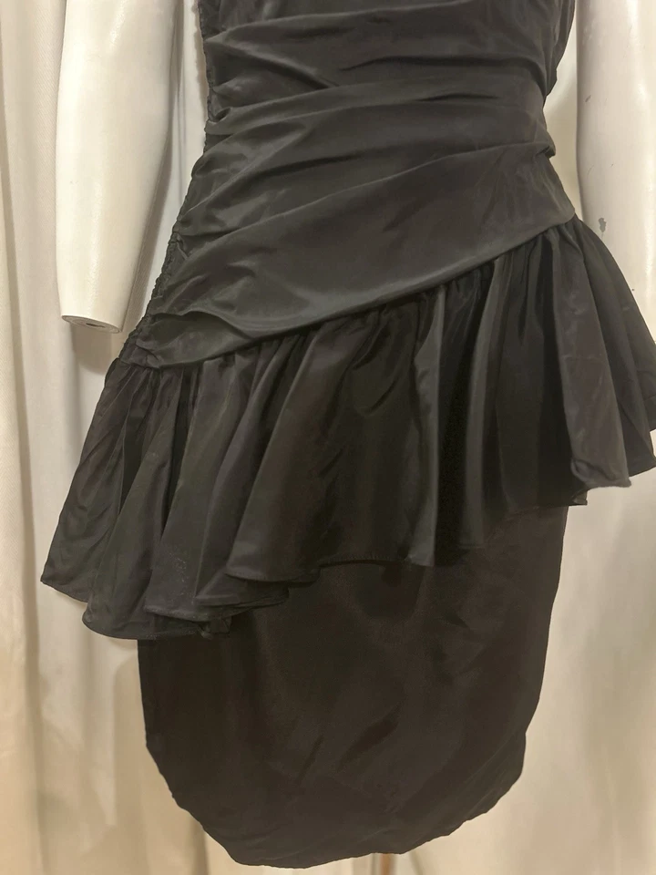 Vestido midi vintage años 80 Gunne Sax rosa lentejuelas negro tafetán peplum volantes graduación Foto 4 de 4