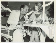 1936 Press Photo Douglas Fairbanks Sr. with wife Lady Ashley on Catalina Island