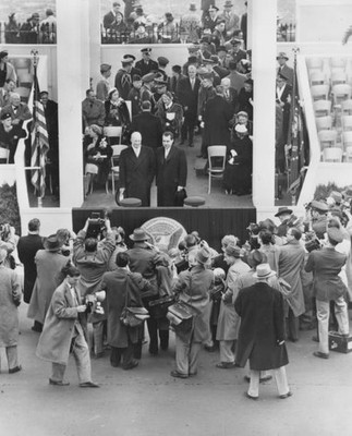 Photographers crowd around dais on which stand President Eisenhowe- Old Photo