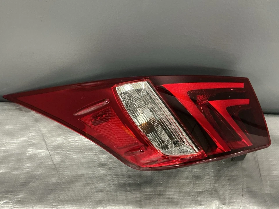 Luz trasera exterior derecha Lexus IS 350 2015 8155053270 OEM Foto 2 de 4