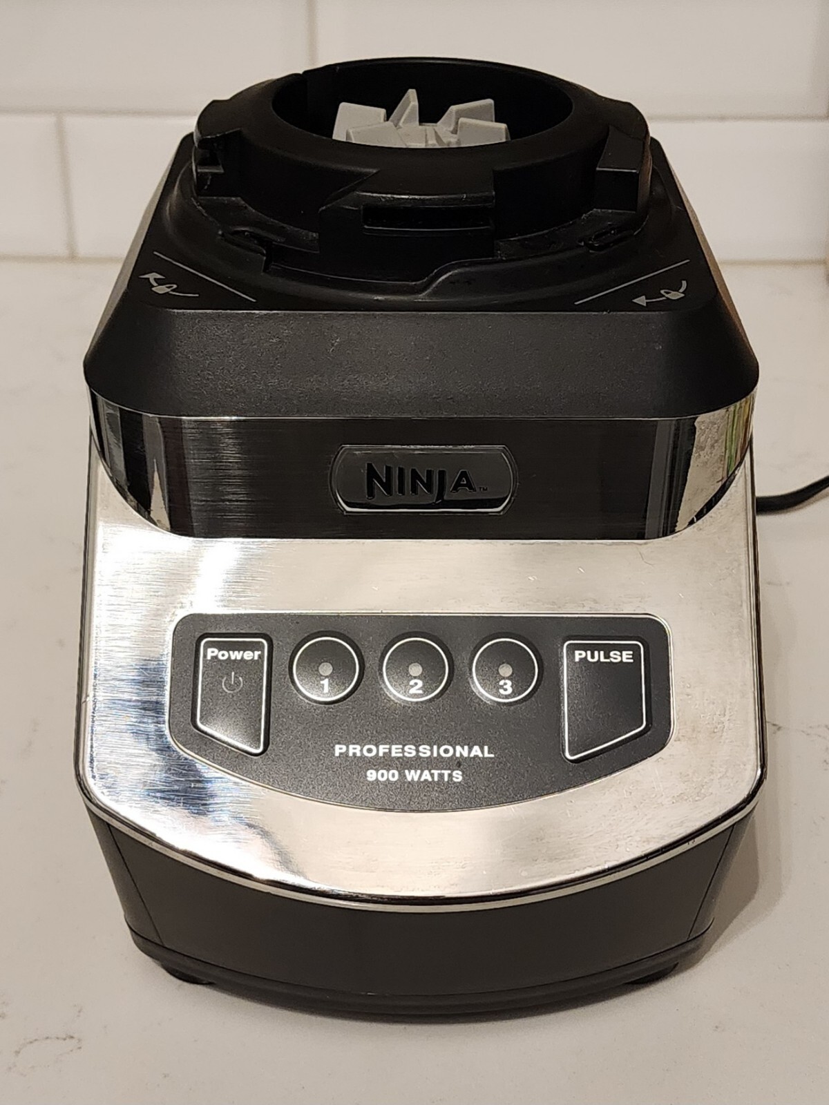 Ninja NJ600WMBF 900W Professional Blender Base Only Smooth Blending-image