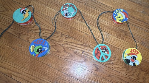One strand of vintage 1996 Looney Tunes Christmas lights - Picture 2 of 9