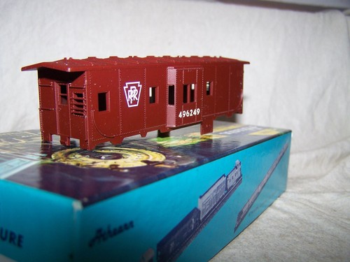 Athearn HO Bay Window Caboose PRR(kit) - Picture 7 of 17