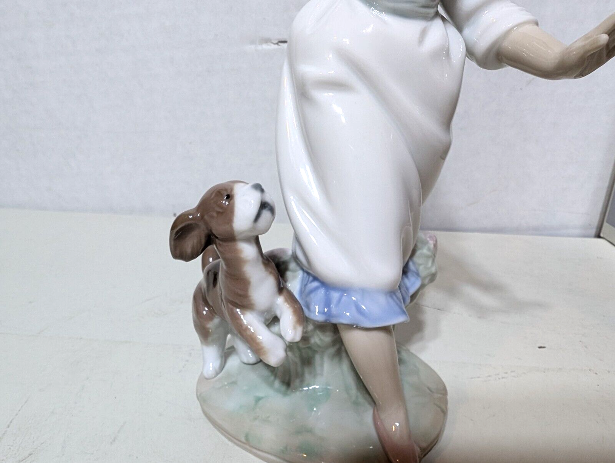 Lladro Wednesday's Child Girl w/ Dog Nina Miercoles 06016 Original
