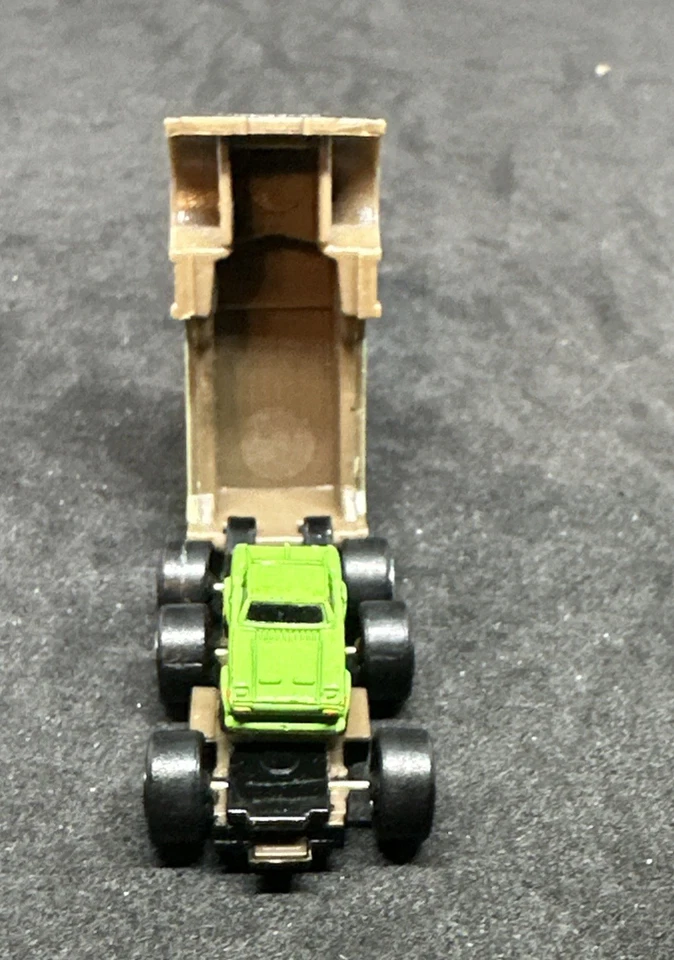 Micro Machines Insiders Cargo Truck Camo W/Minis Pantera Green, 1989 Galoob - Image 2 of 4