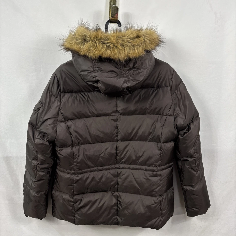 Abrigo parka Marc Jacobs para mujer relleno medio acolchado capucha extraíble bolsillos con cremallera Foto 3 de 4