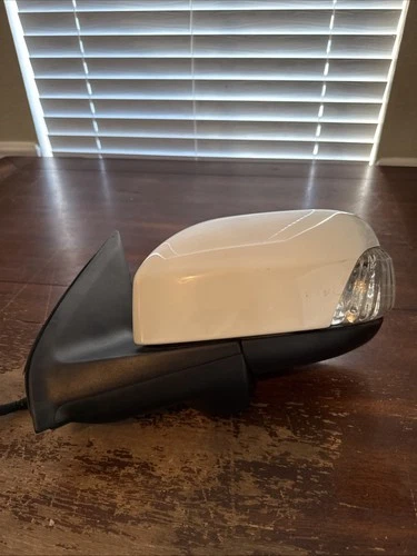 2007-2014 Volvo XC90 Left Door Mirror WITH LIGHT /BLIND SPOT IN WHITE OEM. U