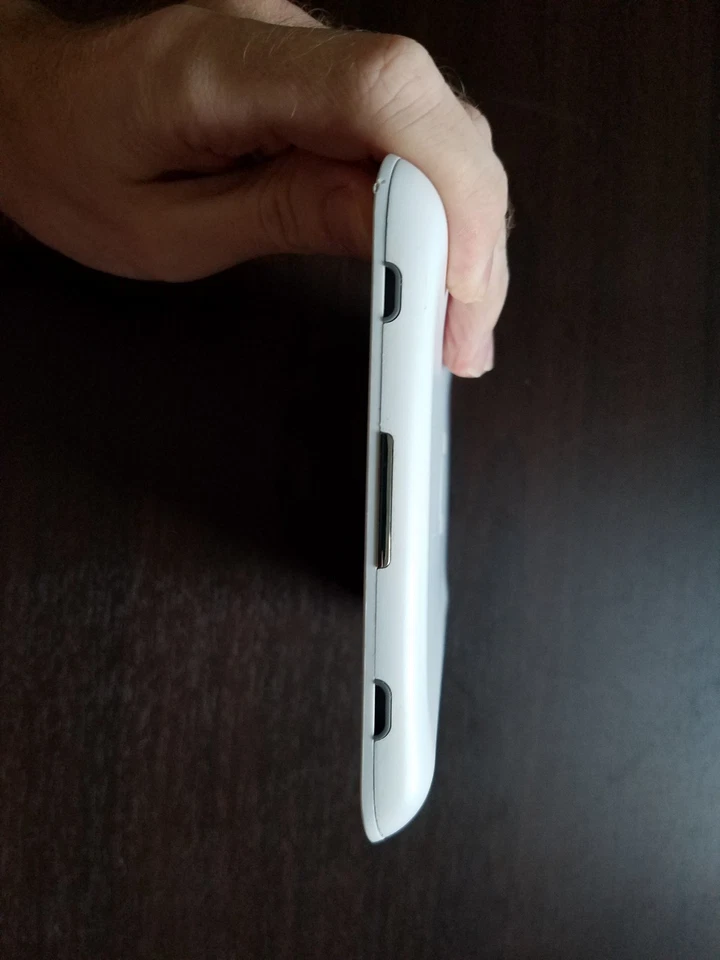 Barnes & Noble Nook 1st Edition (BNRV100), New Battery, 2GB, Wi-Fi - Read - Image 4 of 4