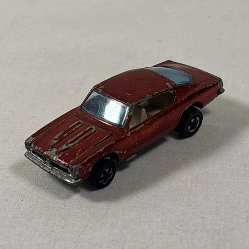 Vintage Hot Wheels Barracuda 1:64 Red Diecast Car Plymouth Model 1967 Redlines