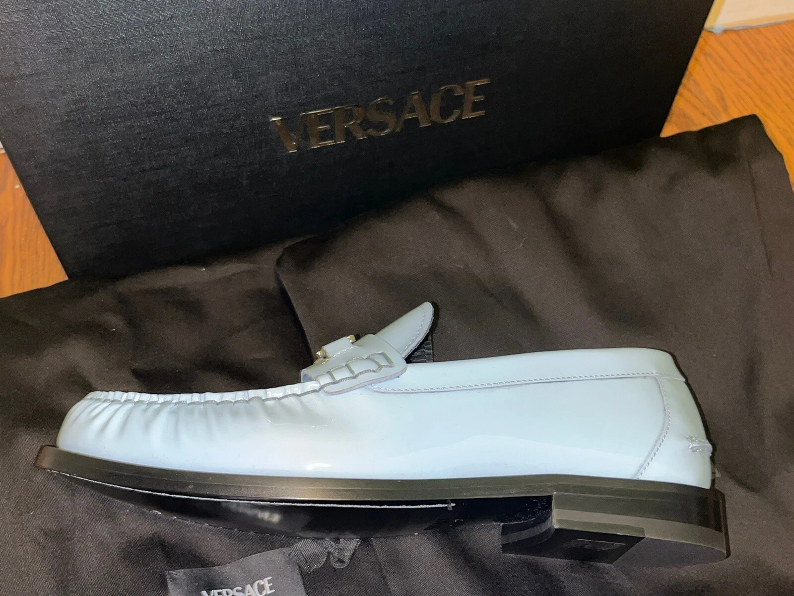 Mocassini Versace Medusa nuovi con scatola $775 in pelle verniciata taglia 42 EU 9 US