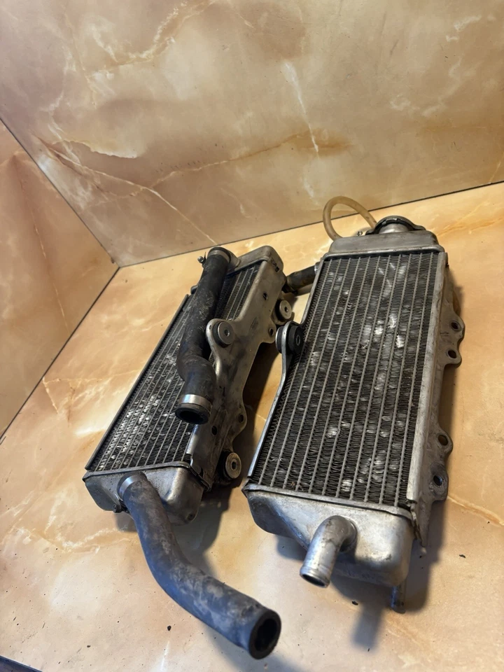 2003-2005 Yamaha YZ450F OEM Left/ Right Radiator Set 5TA-12461-00-00 - Image 2 of 4