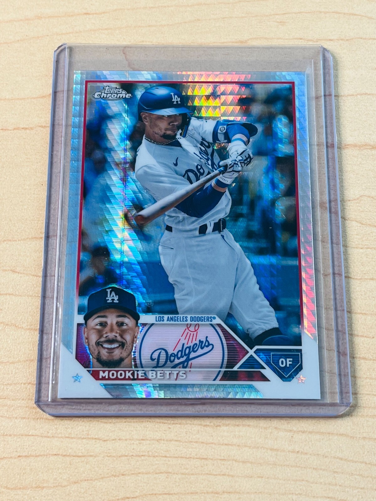 2023 Mookie Betts Topps Chrome #150 Prism Refractor - Los Angeles Dodgers