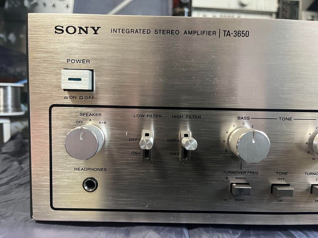 ジャンク品。SONY TA-3650 統合型ステレオアンプ 本体 Sony TA-3650 Vintage Integrated Stereo Amplifier Silver