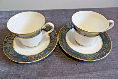 ZWEI ROYAL DOULTON TEETASSEN UND UNTERTASSEN CARLYLE H5018 TOP ZUSTAND