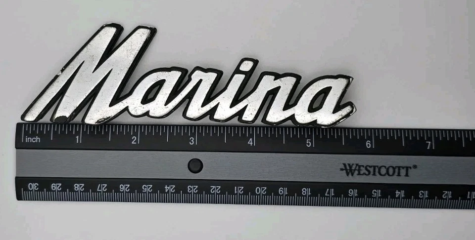 Emblema trasero vintage Austin Marina GT 1973-1975 OEM Foto 2 de 4