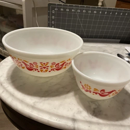 Pyrex Vintage Friendship Pattern 403 2.5 QT Mixing Bowl Red Orange Birds Flower