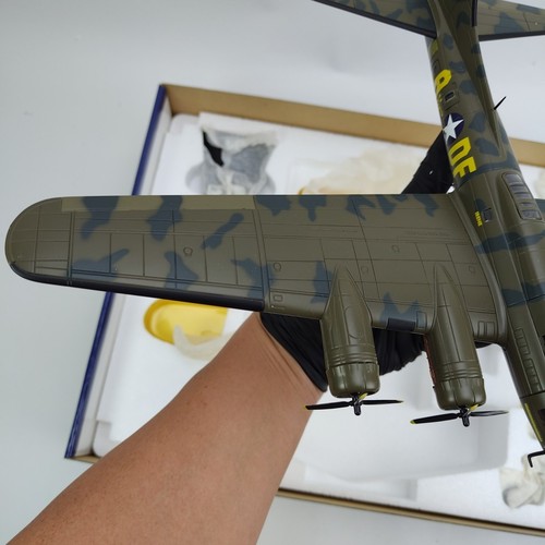 CORGI 1:72 Boeing B-17F Flying Fortress Memphis Belle 324th BS 1st BG AA33301 - Picture 4 of 24