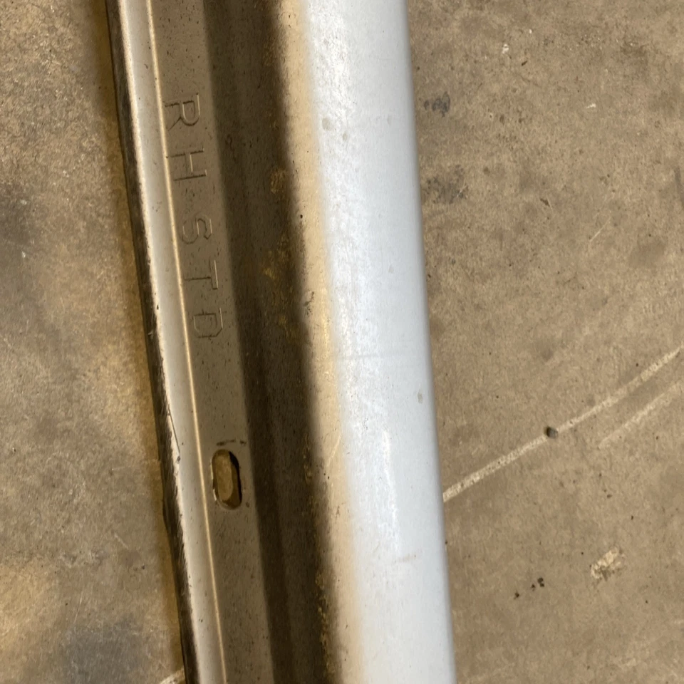 2005 2006 2007 - 2009 年斯巴鲁 Legacy 轿车右乘客侧裙 39D — 第 4/4 张图片