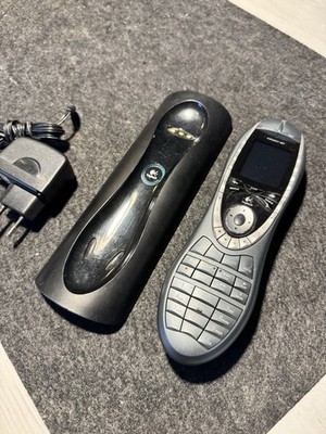 Logitech Harmony 885 Universal Remote Control mit Ladeschale
