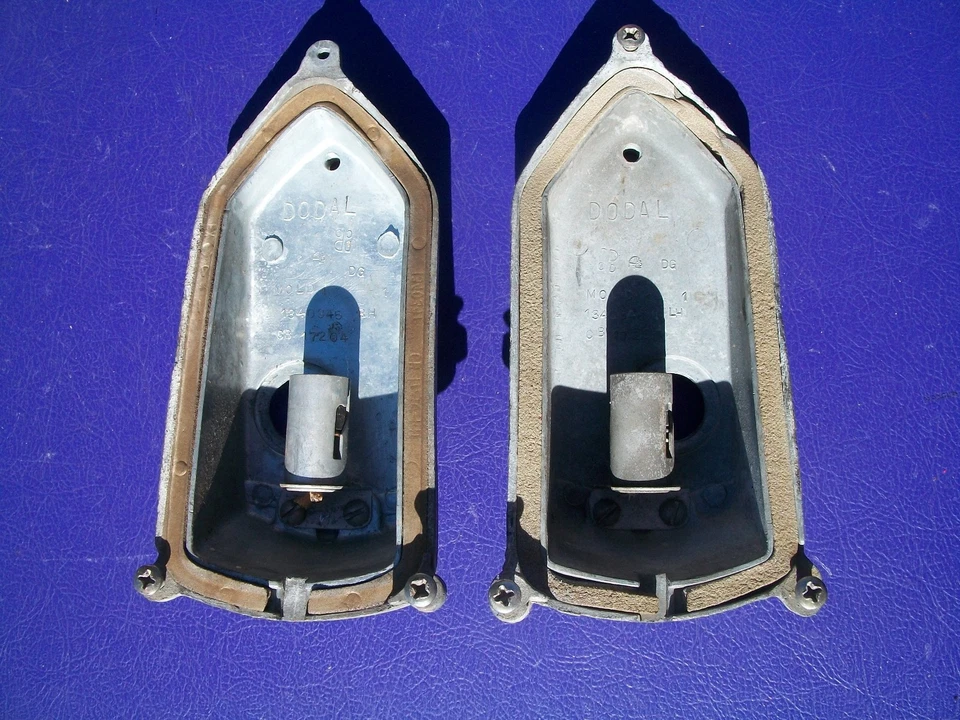 Carcasas de luz trasera Dodge Coronet Meadowbrook 1950 1951 1952 1340345 1340346 Foto 2 de 3