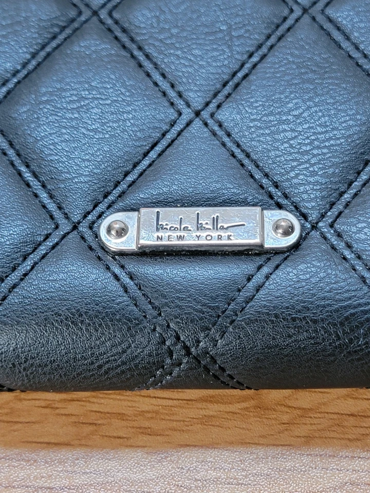 Cartera Larga Nicole Miller New York Acolchada Cremallera Alrededor Negra Foto 2 de 4