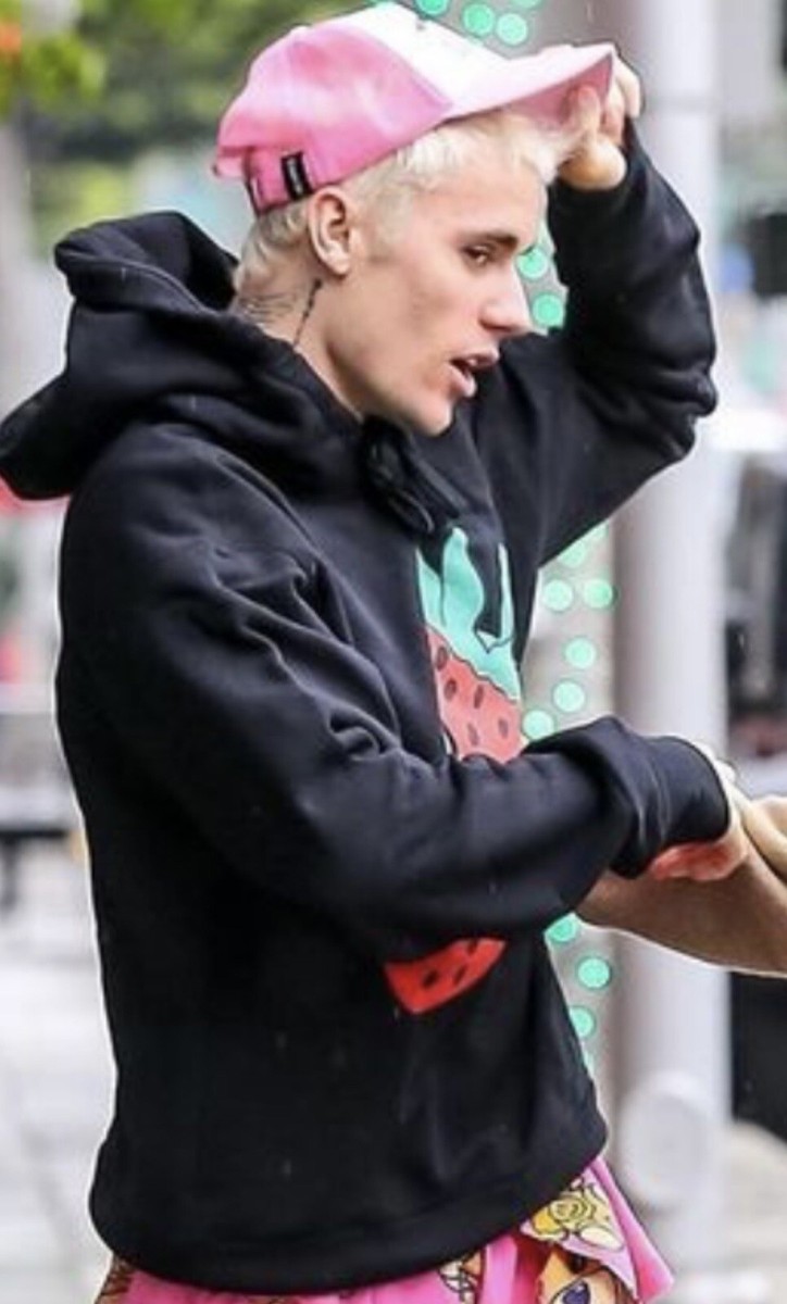 Gucci 2019 2020 Justin Strawberry Logo Black T-shirt 36 38 2 Gucci 2019 2020 Justin Strawberry Logo Black T-shirt 36 38 2