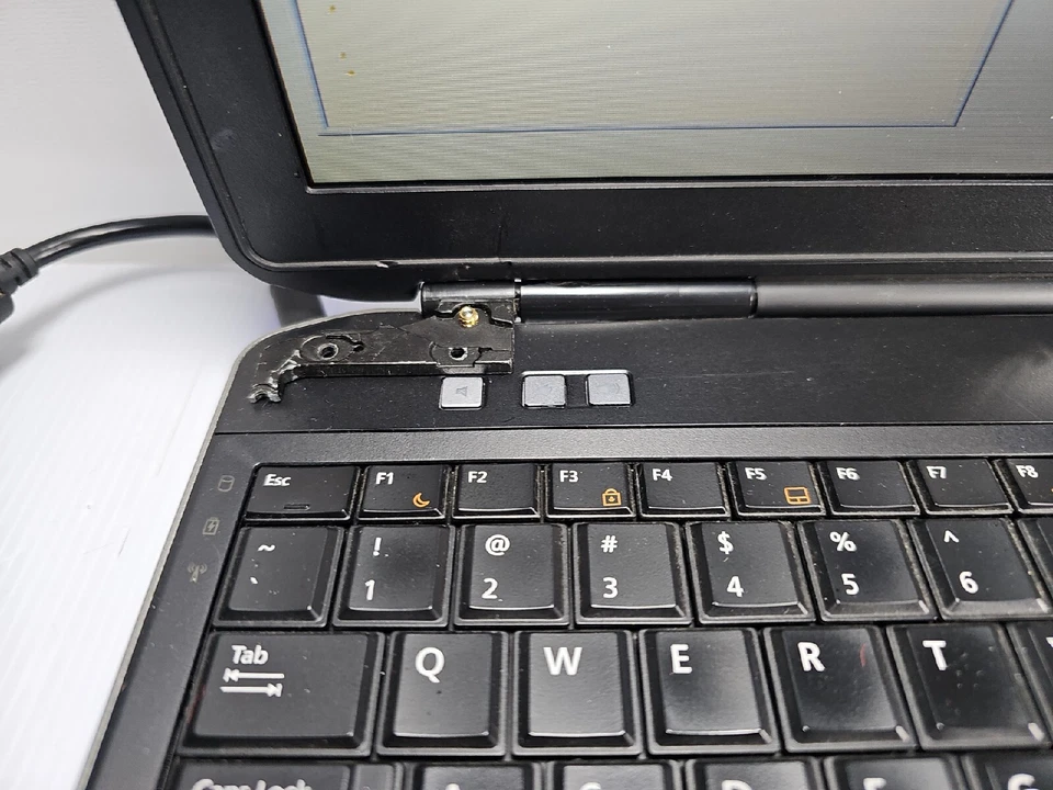 PORTATIL DELL Latitude E5530 Core i5- 15.6" 4GB 320GB HDD BOTAS SIN SISTEMA OPERATIVO Foto 3 de 4