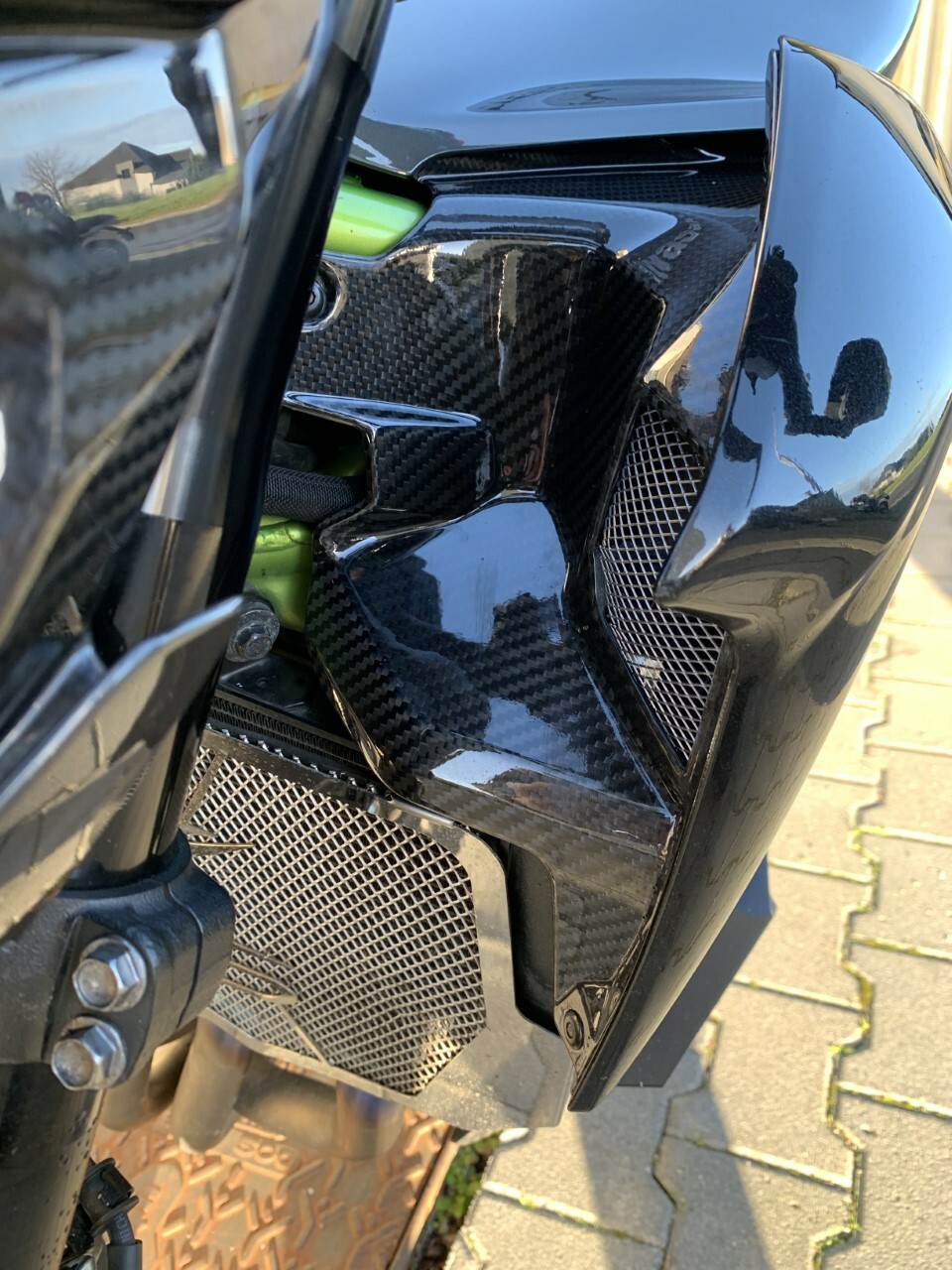 Écopes sur radiateur Kawasaki Z900 100% carbone brillant pour un refroidissement optimisé