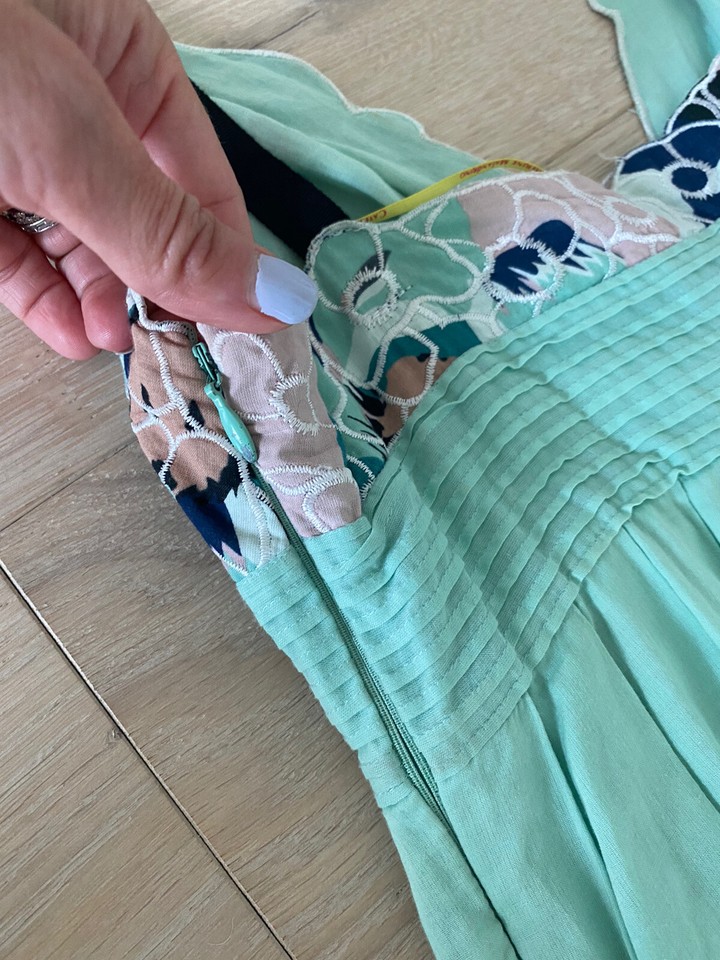 Catherine Malandrino Embroidered Floral Dress mint color size 2 495