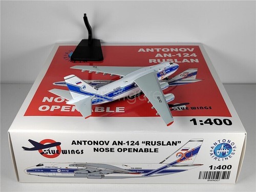 Escala 1:400 Blue Wings Volga Dnieper AN-124 RA-82042 Soporte Libre + Tractor - Imagen 6 de 10