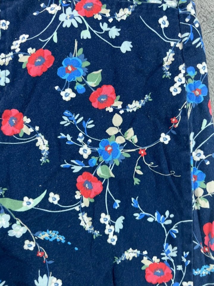 Calça Capri St Johns Bay Feminina 12 Azul Marinho Floral Chino Cintura Média Plana 33X17 - Imagem 2 de 4