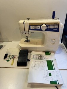 Brother Mehrstich Nähmaschine LS-2725. Pedal, weiß. Getestet Funktioniert
