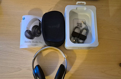 Beats by Dr. Dre Beats Studio Pro Over-Ear Bluetooth Kopfhörer Schwarz/Gold