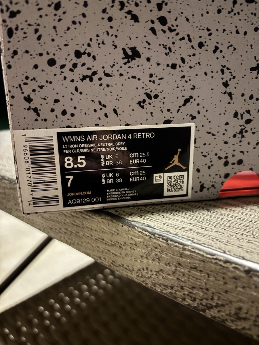 Jordan 4 ‘Frozen Moments’ View 3