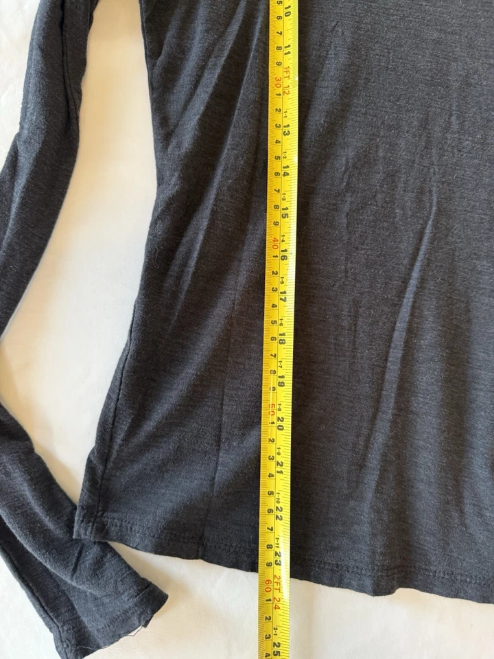 James Perse Women’s Sz 2 Black Long Sleeve Standard Crewneck Shirt - Image 4 of 4