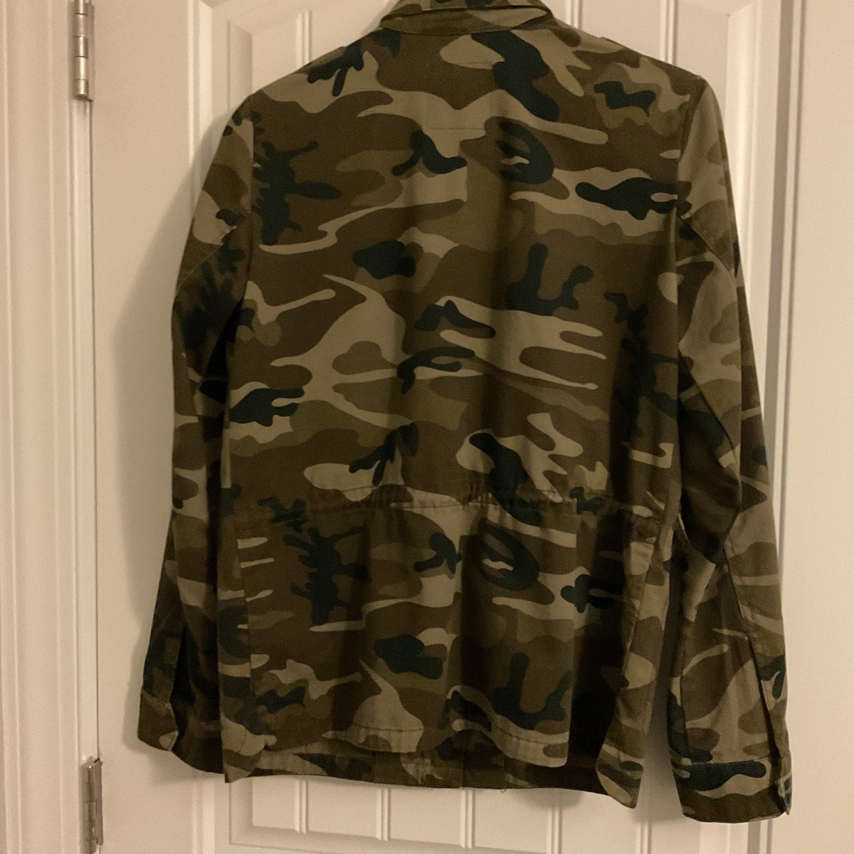 Pull & Bear Women Camo/Green Jacket European Size M, Button, Pockets, Zipper View 4