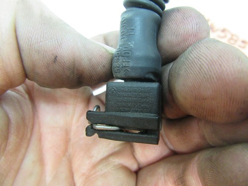 WIRE PLUG OFF YELLOW COOLANT TEMPERATURE SENSOR 06 07 08 09 BMW 328i N52N 3.0L - Picture 8 of 10