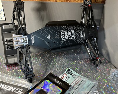 ARRMA KRATON BLX V6 Clipless 1/8 SPEED MONSTER TRUCK ROLLER