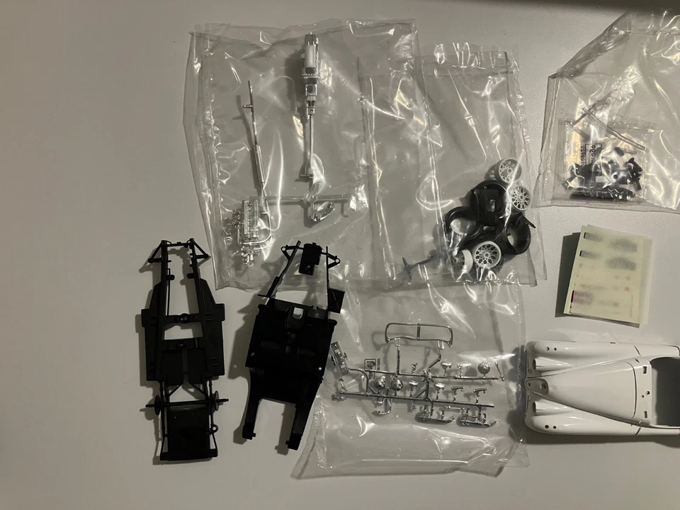 JAGUAR XK 120 ROADSTER 1948 1:24 BBURAGO Metal Kit Cod 5502 Model kit auto - Immagine 3 di 4