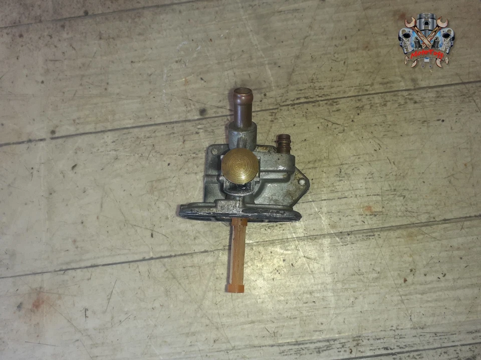 ROBINET ESSENCE KAWASAKI 600 ZZR de 1990 à 1992 - réf : 46 - Photo 1/4