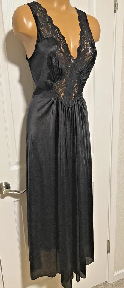 CAMISÓN VINTAGE AÑOS 70 VANITY FAIR NEGRO CON CANESÚ DE ENCAJE Y ENORME BARRIDO ESTILO OLGA TALLA XL Foto 4 de 4