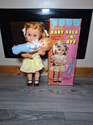 musikalische baby rock a bye mechanische Puppe 70er Jahre funktionstüchtig verpackt