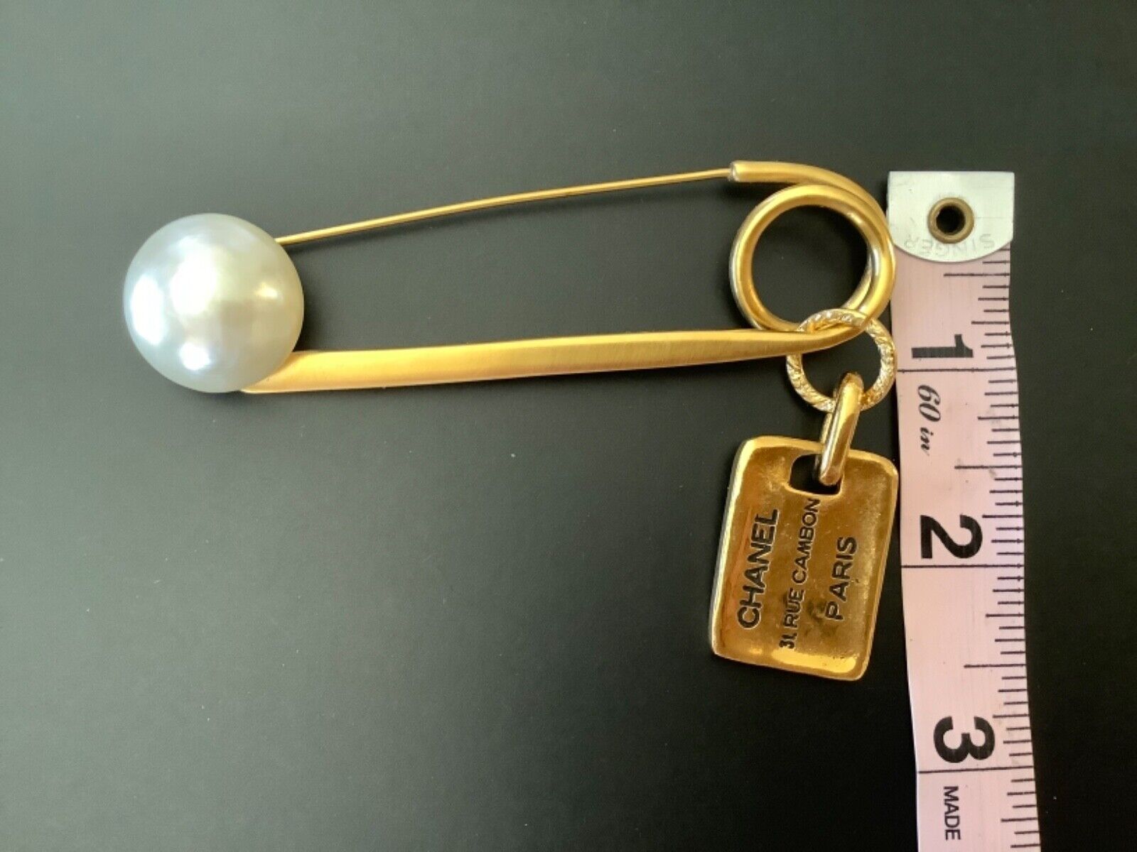 RARE VINTAGE CHANEL’97P SAFETY PIN GRIPOIX PEARL … - image 3
