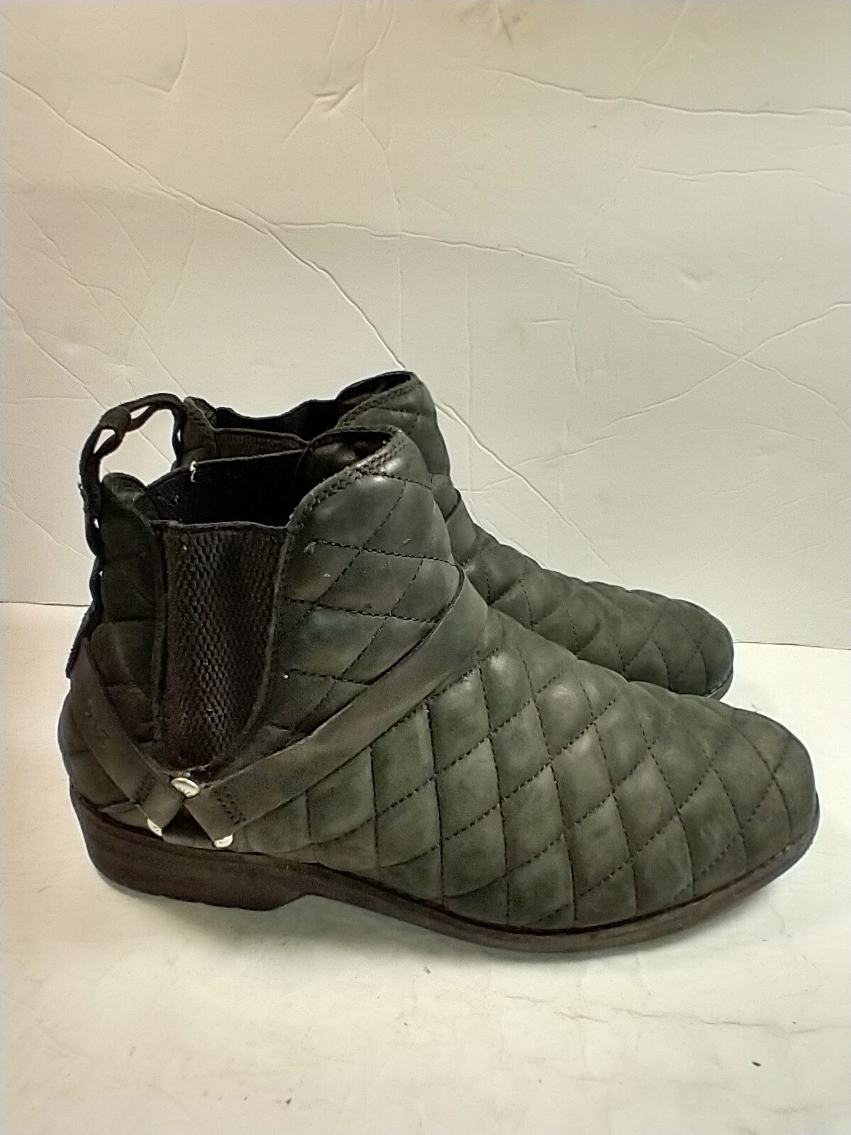 Teva De La Vina Black Quilted Chelsea Boots Women's sz (1093311)